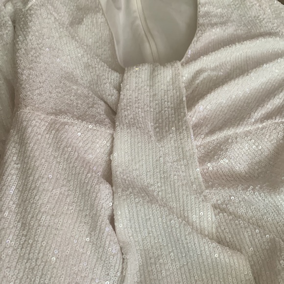 Long Sleeve Sequin Minidress
ONE33 SOCIAL - Picture 10 of 16